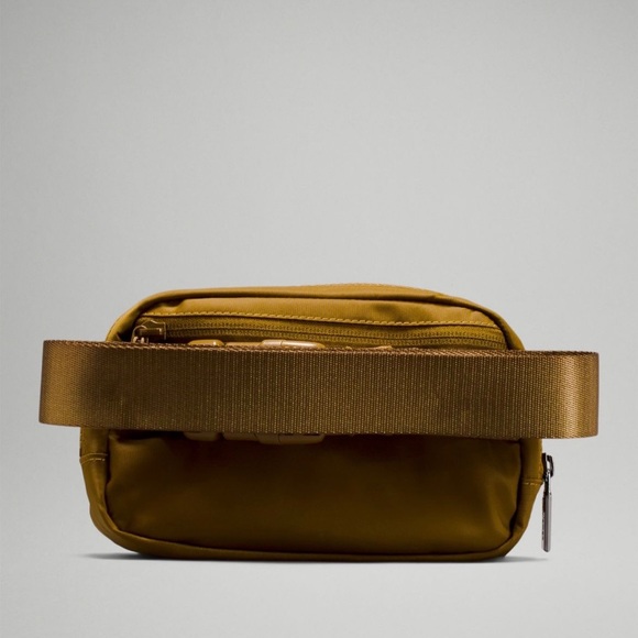 🍁Burnt Camel🍁 Lululemon Everywhere Belt Bag - Picture 7 of 12